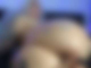 HornyLindzay's Live Sex Cam Show
