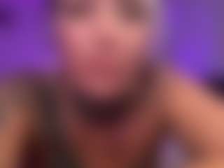 HornyLindzay's Live Sex Cam Show