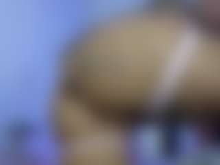 HornyLindzay's Live Sex Cam Show