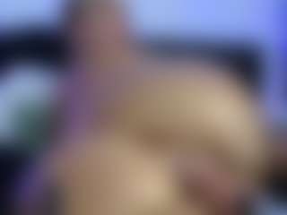 HornyLindzay's Live Sex Cam Show