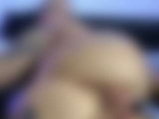 HornyLindzay's Live Sex Cam Show
