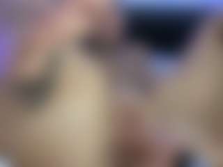 HornyLindzay's Live Sex Cam Show
