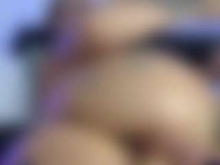 HornyLindzay's Live Sex Cam Show