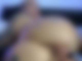 HornyLindzay's Live Sex Cam Show
