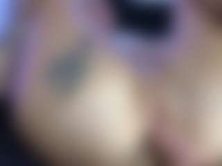 HornyLindzay's Live Sex Cam Show
