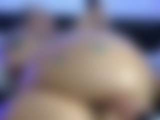 HornyLindzay's Live Sex Cam Show