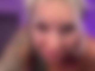 HornyLindzay's Live Sex Cam Show
