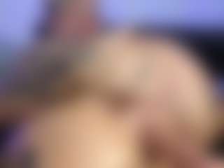 HornyLindzay's Live Sex Cam Show