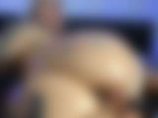 HornyLindzay's Live Sex Cam Show