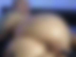 HornyLindzay's Live Sex Cam Show
