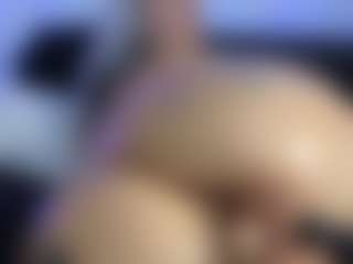 HornyLindzay's Live Sex Cam Show