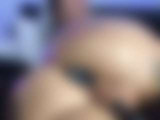 HornyLindzay's Live Sex Cam Show