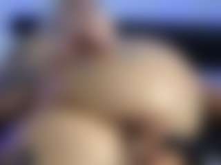 HornyLindzay's Live Sex Cam Show