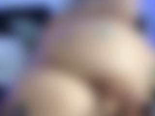 HornyLindzay's Live Sex Cam Show
