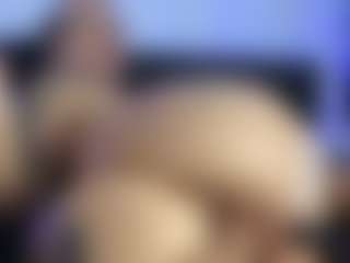 HornyLindzay's Live Sex Cam Show