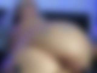 HornyLindzay's Live Sex Cam Show