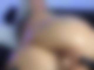 HornyLindzay's Live Sex Cam Show