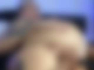 HornyLindzay's Live Sex Cam Show