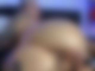 HornyLindzay's Live Sex Cam Show