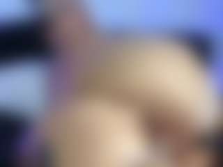 HornyLindzay's Live Sex Cam Show