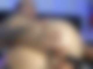 HornyLindzay's Live Sex Cam Show