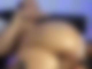 HornyLindzay's Live Sex Cam Show
