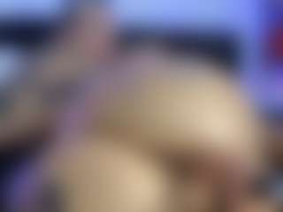 HornyLindzay's Live Sex Cam Show