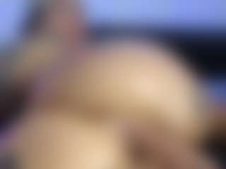 HornyLindzay's Live Sex Cam Show