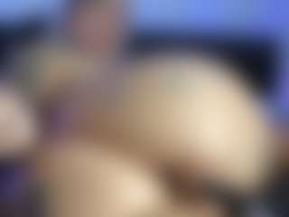 HornyLindzay's Live Sex Cam Show