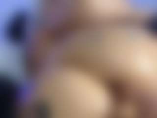 HornyLindzay's Live Sex Cam Show