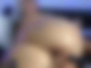 HornyLindzay's Live Sex Cam Show