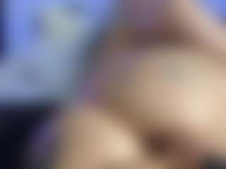 HornyLindzay's Live Sex Cam Show