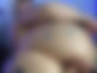 HornyLindzay's Live Sex Cam Show