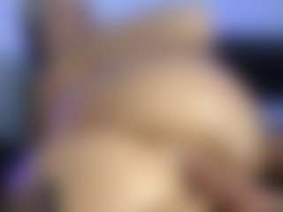 HornyLindzay's Live Sex Cam Show