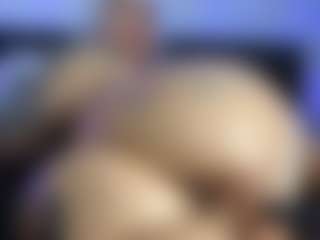 HornyLindzay's Live Sex Cam Show