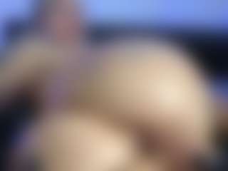 HornyLindzay's Live Sex Cam Show