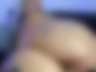 HornyLindzay's Live Sex Cam Show