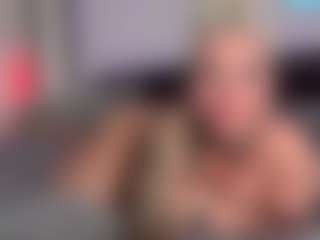HornyLindzay's Live Sex Cam Show