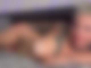 HornyLindzay's Live Sex Cam Show