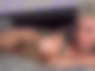 HornyLindzay's Live Sex Cam Show