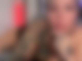 HornyLindzay's Live Sex Cam Show