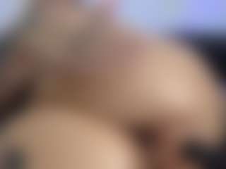 HornyLindzay's Live Sex Cam Show