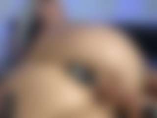 HornyLindzay's Live Sex Cam Show