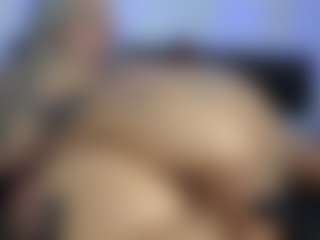 HornyLindzay's Live Sex Cam Show