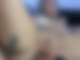 HornyLindzay's Live Sex Cam Show