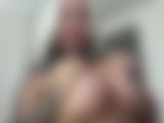 HornyLindzay's Live Sex Cam Show