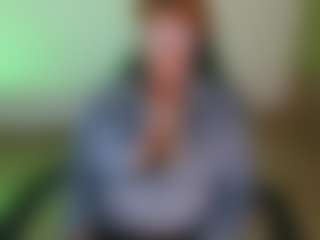 Live cam show with emma-ruiz - Smoking on Dolls Live