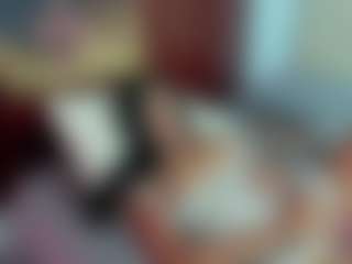 luiissa MILF webcam performer live streaming