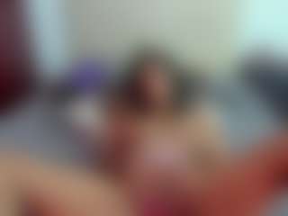 Live cam show with luiissa - Petite MILF on xplaylive.com