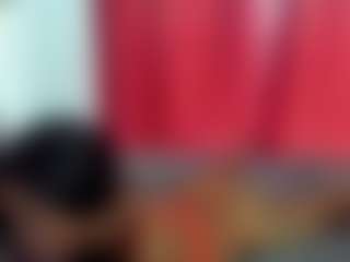 luiissa MILF webcam performer live streaming